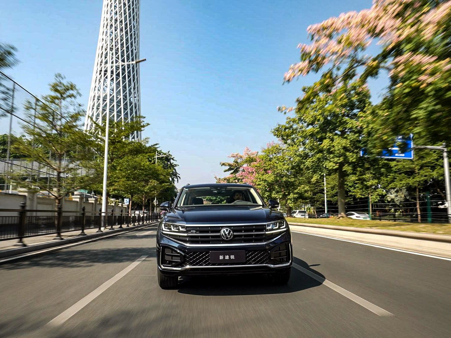 不论年华，它依旧是中大型SUV标杆，试驾大众新途锐