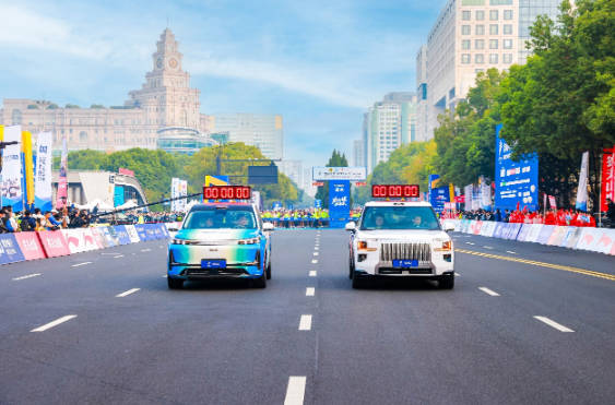 10月销量再破纪录！吉利汽车·2025杭州马拉松正式开跑