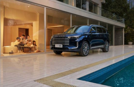 四擎四驱兼顾性能能耗,揽月C-DM定义大7座电混SUV新标准