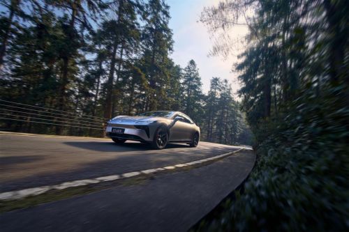  值得年轻人拥有的新能源轿车：锁定东风奕派 eπ007，好开还时髦