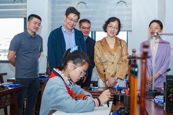 捐赠智慧书法教室传承文化薪火福建奔驰启明星计划走进三明尤溪县