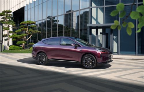 充电体验革命:昊铂HT 800V快充+免费网络,对比智己LS6超充挑桩