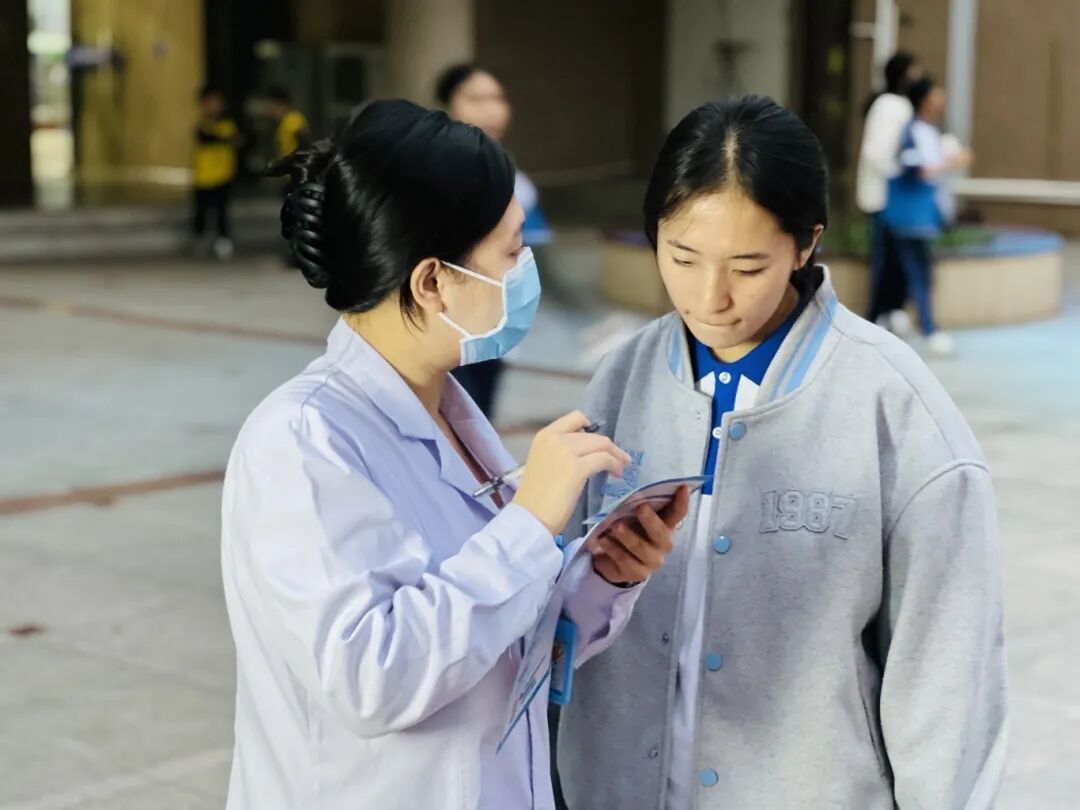 全飞耀中华公益摘镜科普进校园明康眼科助学子奔赴“睛”彩未来