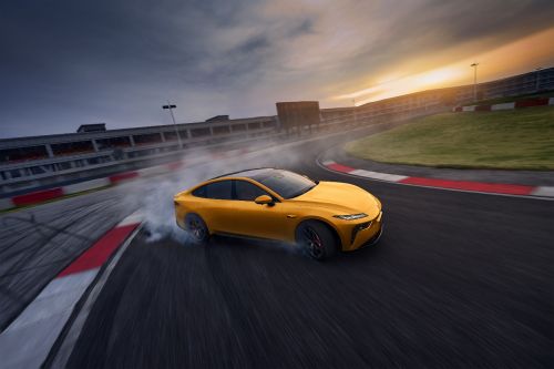 五连杆 + 全框副车架!2025 东风奕派 007 品质真硬核