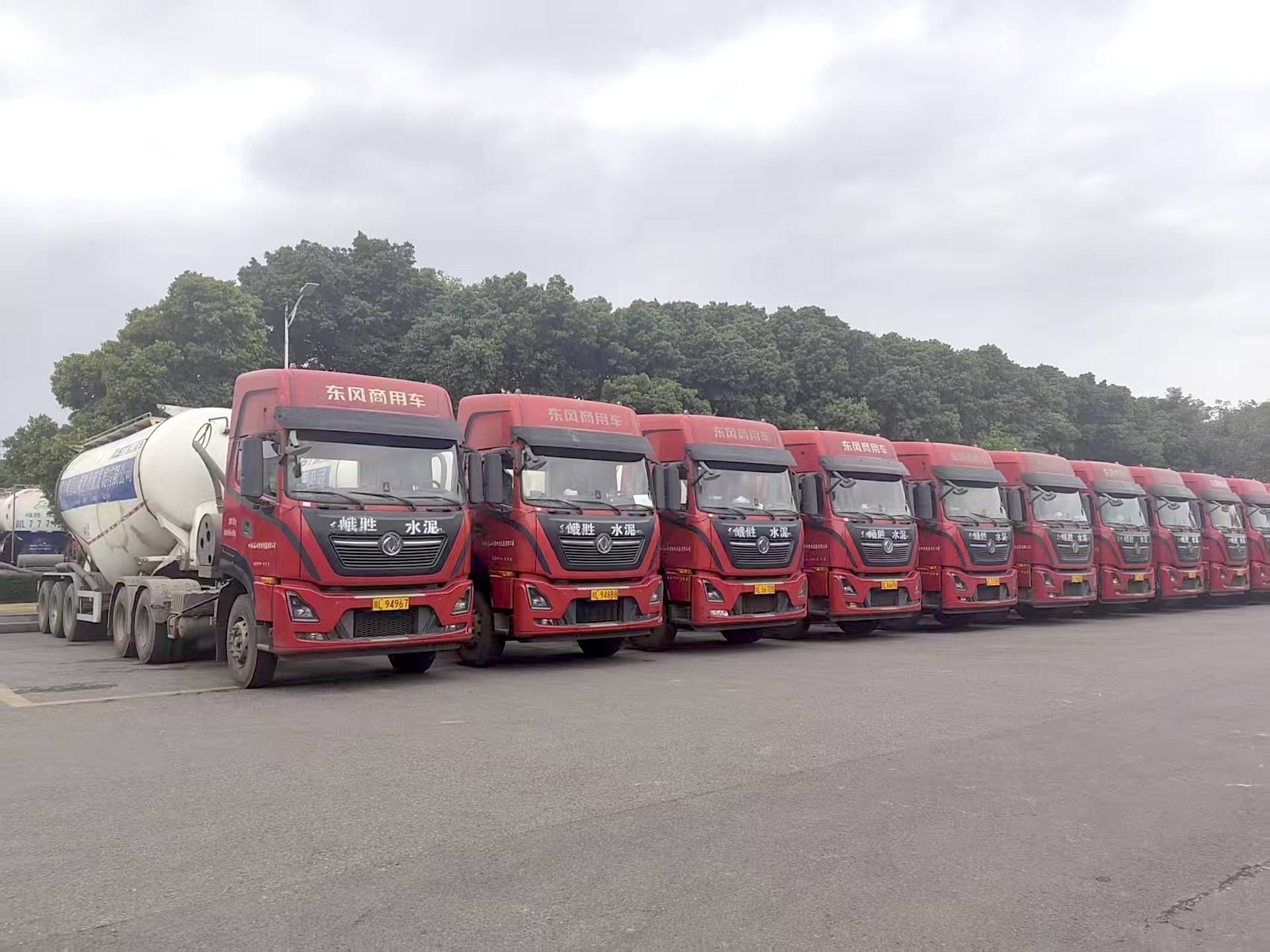 峨胜物流解锁新运力东风天龙新能源助力乐山水泥运输成本直降75%