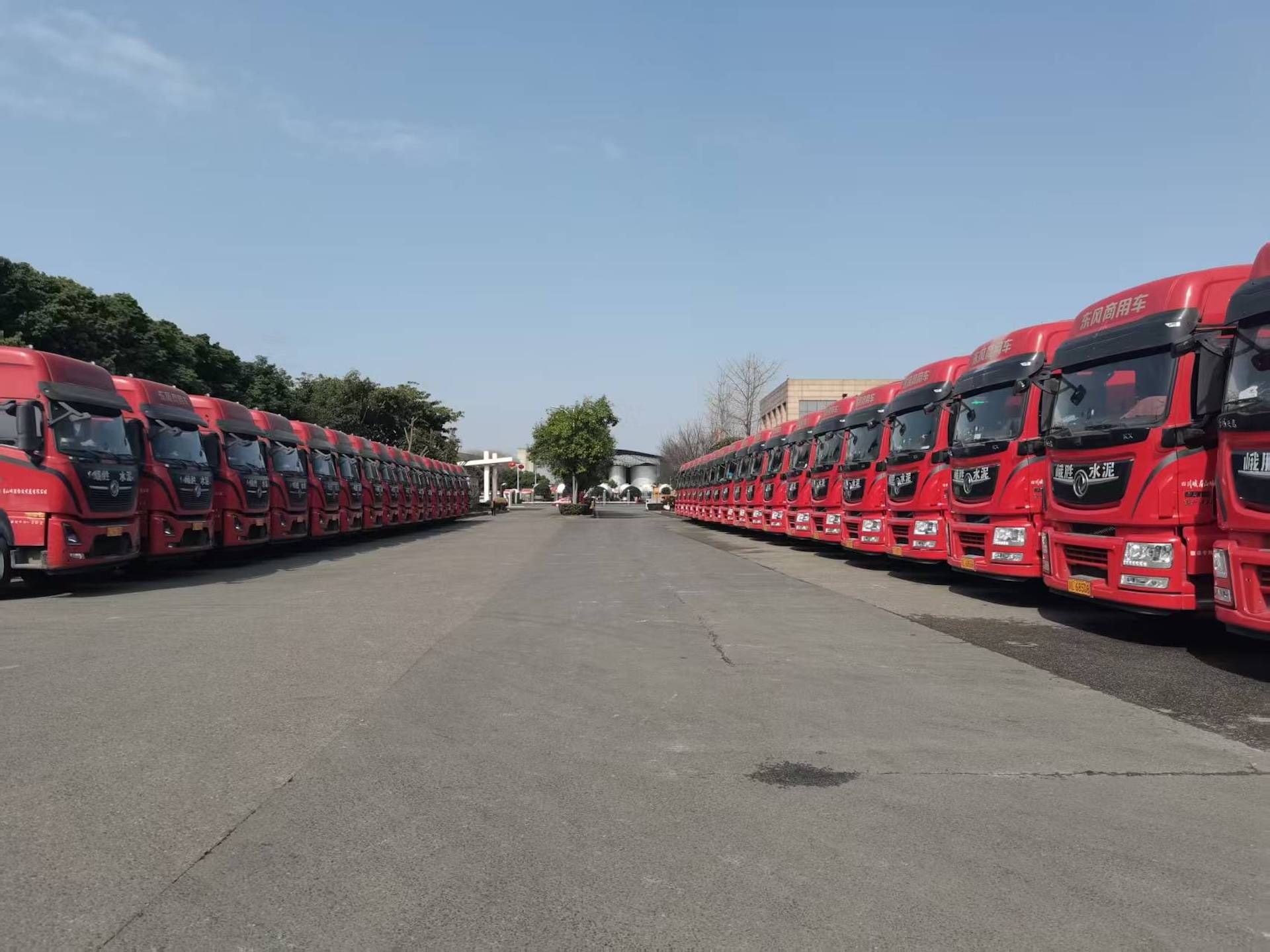 峨胜物流解锁新运力东风天龙新能源助力乐山水泥运输成本直降75%