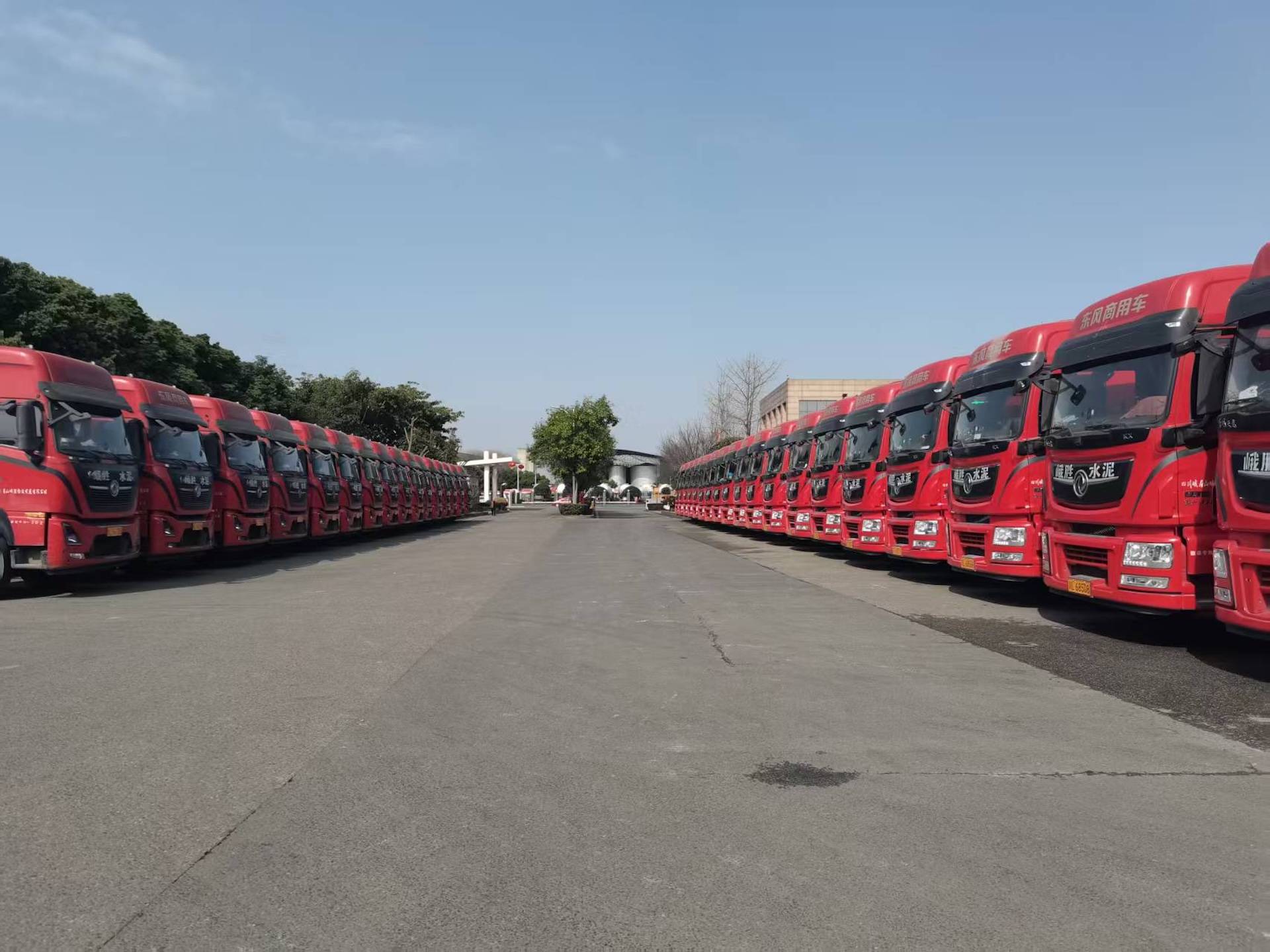 峨胜物流解锁新运力东风天龙新能源助力乐山水泥运输成本直降75%