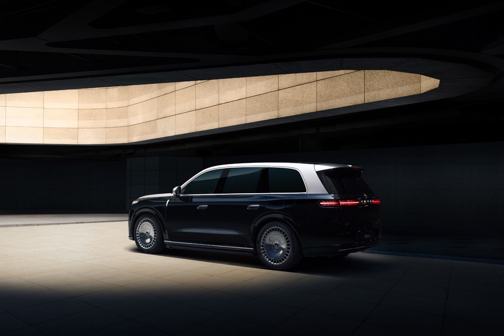 售价37.99万-45.99万元 岚图泰山正式上市