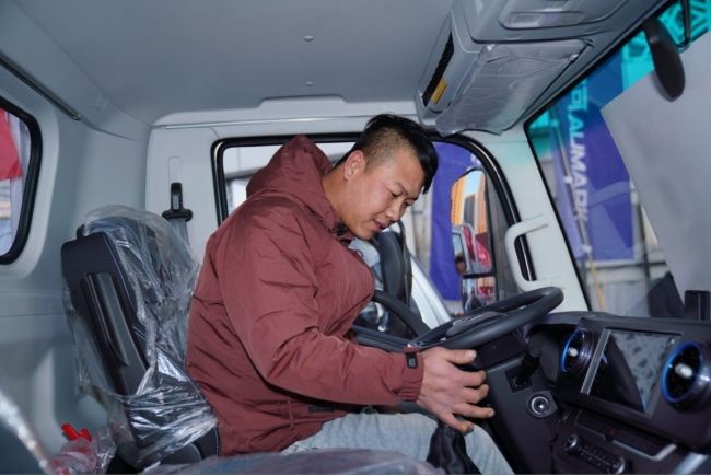 高端双燃料 绿色新引擎 欧马可S1福气版LNG轻卡全国上市