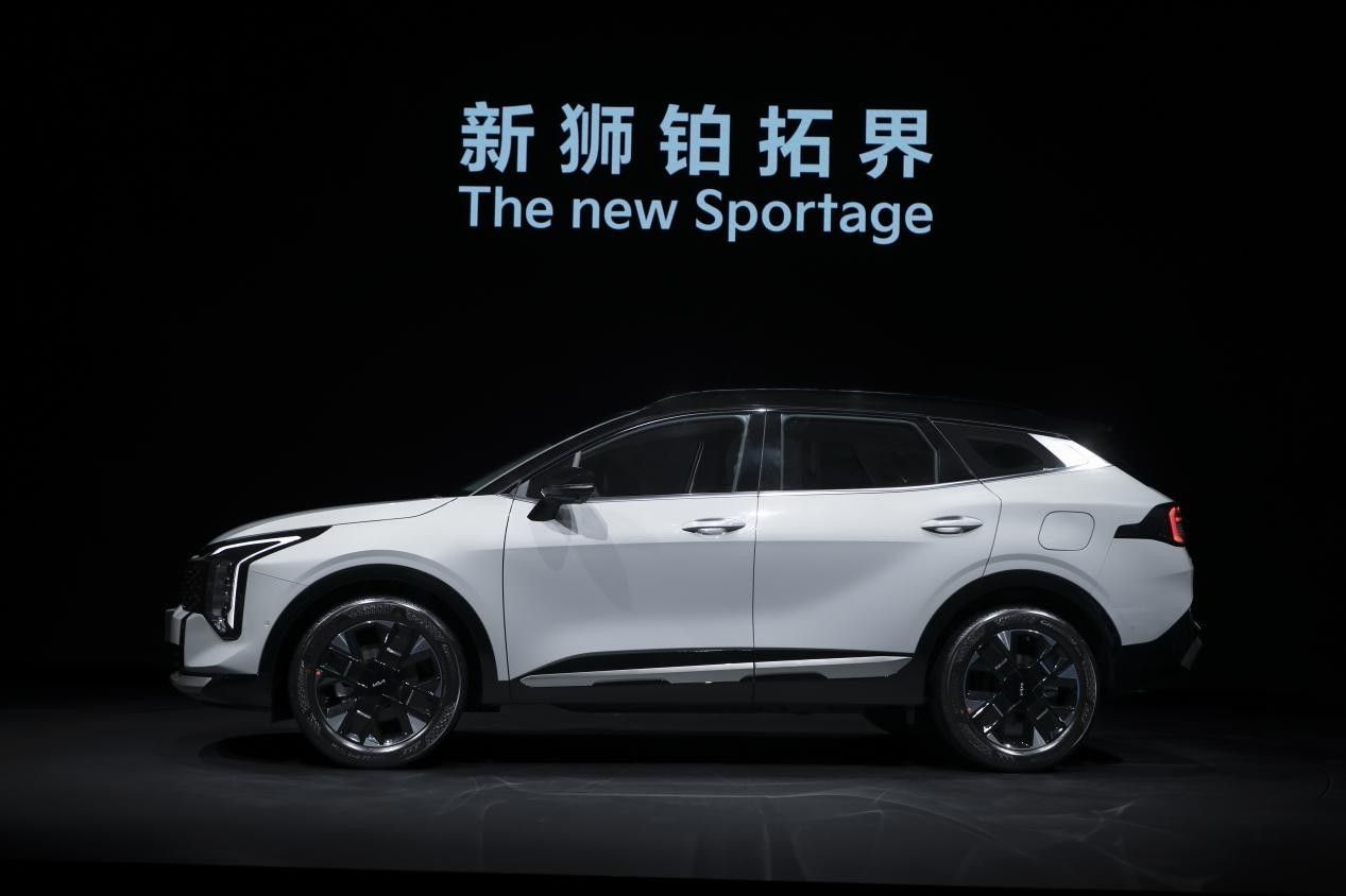 李娜代言新狮铂拓界 起亚携全明星车型闪耀广州车展