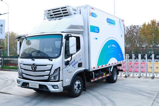 欧马可冷藏车斩获“2025年度第一推荐高端冷链轻卡”大奖