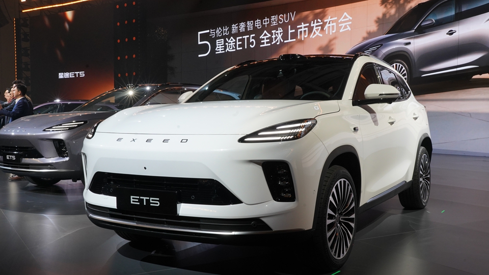 星途ET5上市13.49万元起 高阶智驾终身免费