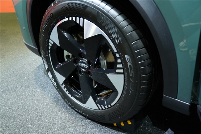 科技服务用户：锦湖轮胎以出色性能赋能领克驾控体验