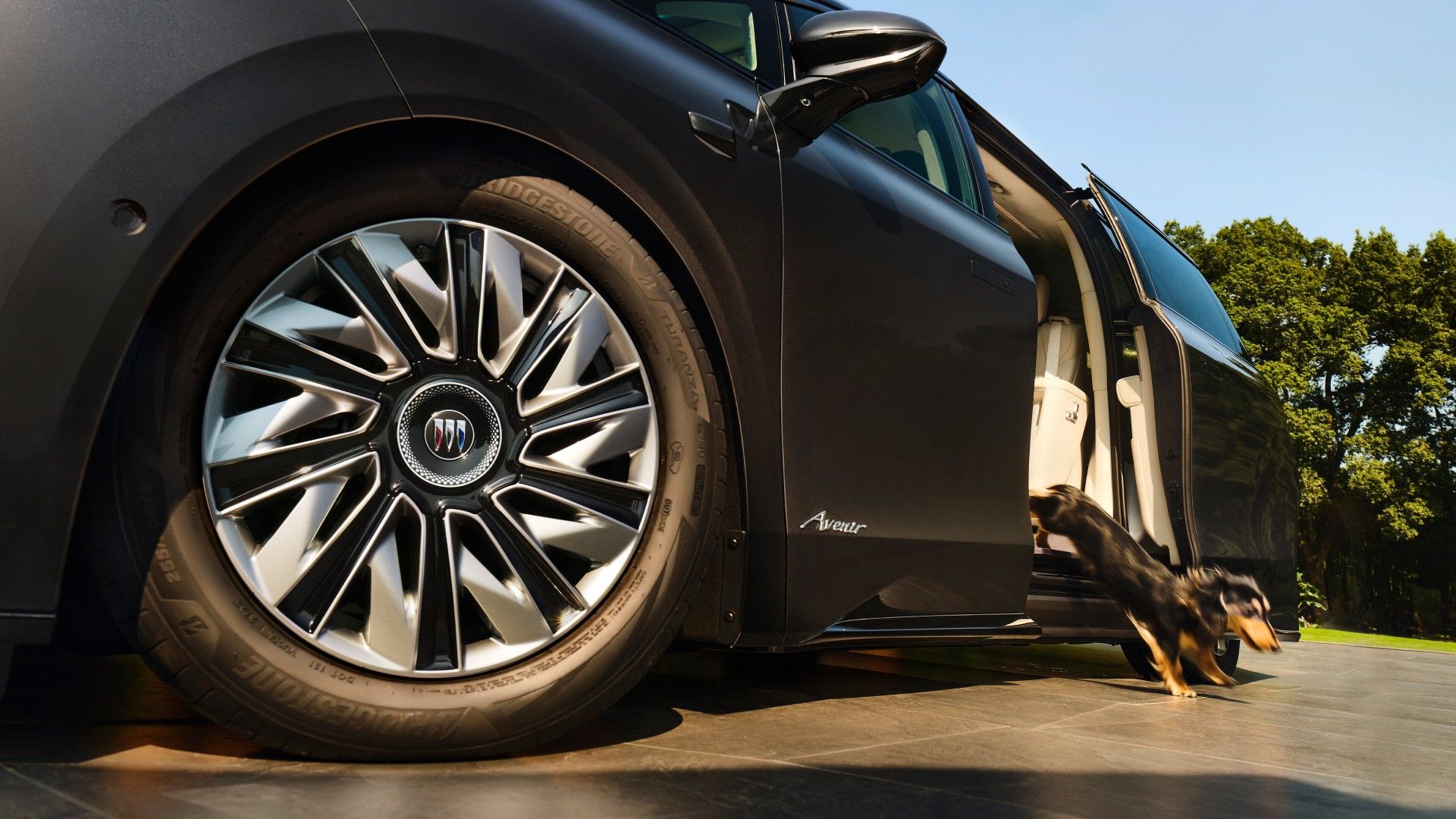 别克至境世家正式上市 售价43.99万-46.99万元