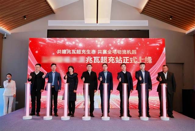 30台兆瓦超充重卡交付！东风&华为共建兆瓦超充生态