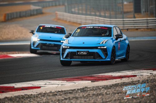 引擎轰鸣，人潮涌动！2025天府极速嘉年华盛大启幕