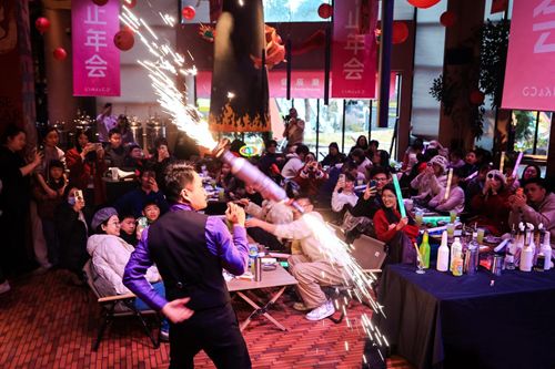 不止年会 | 潮流派对 一起闪耀         