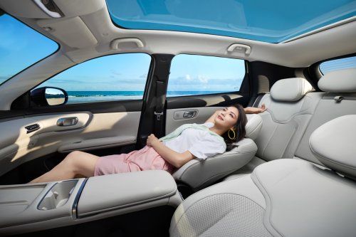 长安启源全新Q05与重庆国际光影文化旅游季共同点亮山城