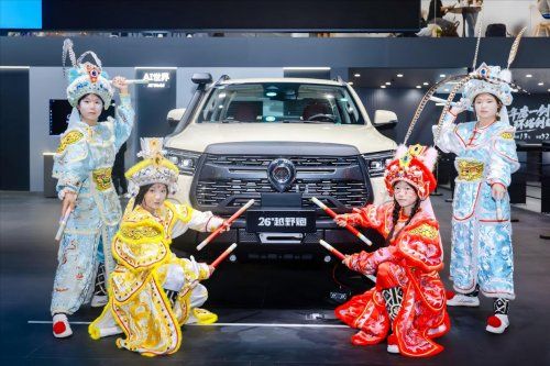 当长城炮遇见英歌舞：一场中国文化的精神远征 