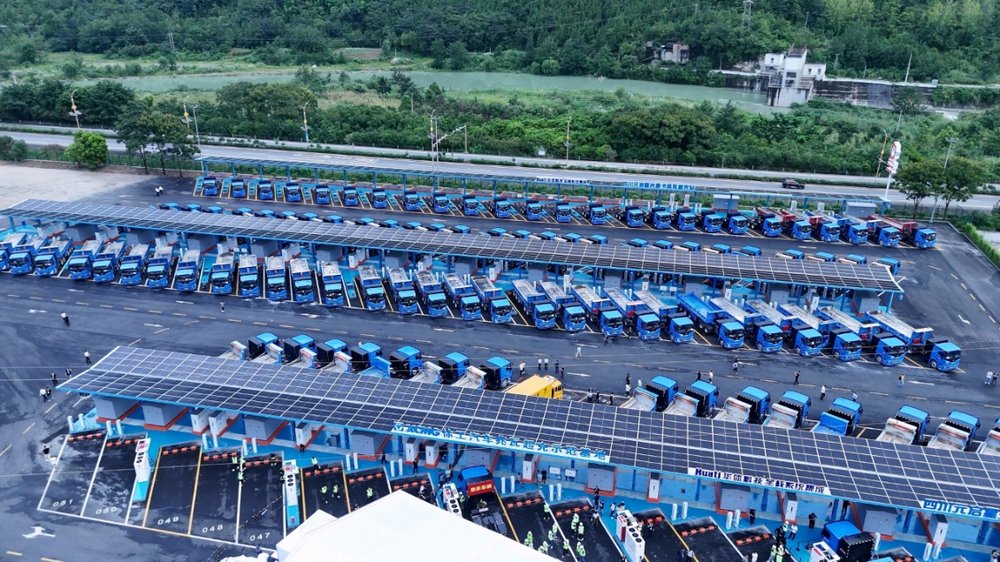 让有路的地方就有高质量充电| 华为发布2026充电网络产业十大趋势