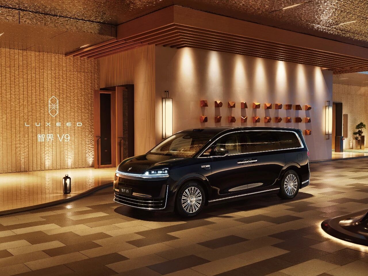 智界V9最新官图公布,定位鸿蒙智行旗舰MPV