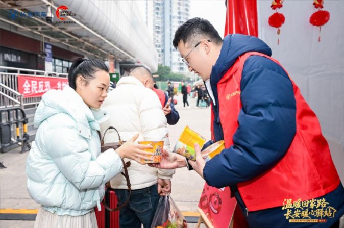 “温暖回家路·长安暖心驿站”2026重庆北站南广场汽车站温暖抵达