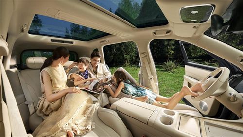 全维实力守护,共赴美好新程!问界M8让返程之路从容温暖