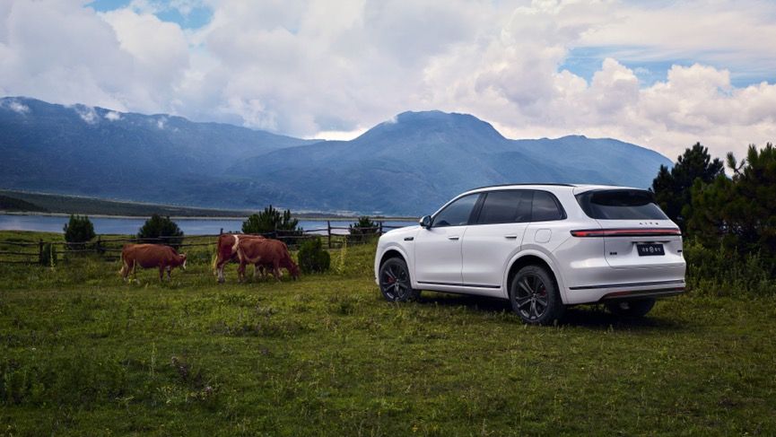 问界M7凭什么打动高知年轻家庭？答案藏在真实用车场景里