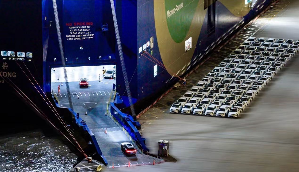 吉利汽车2025年营收3452亿元 核心归母净利润增36%