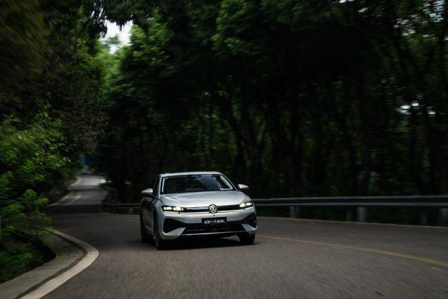 10万左右通勤车推荐︱家庭用车选速腾L还是朗逸？