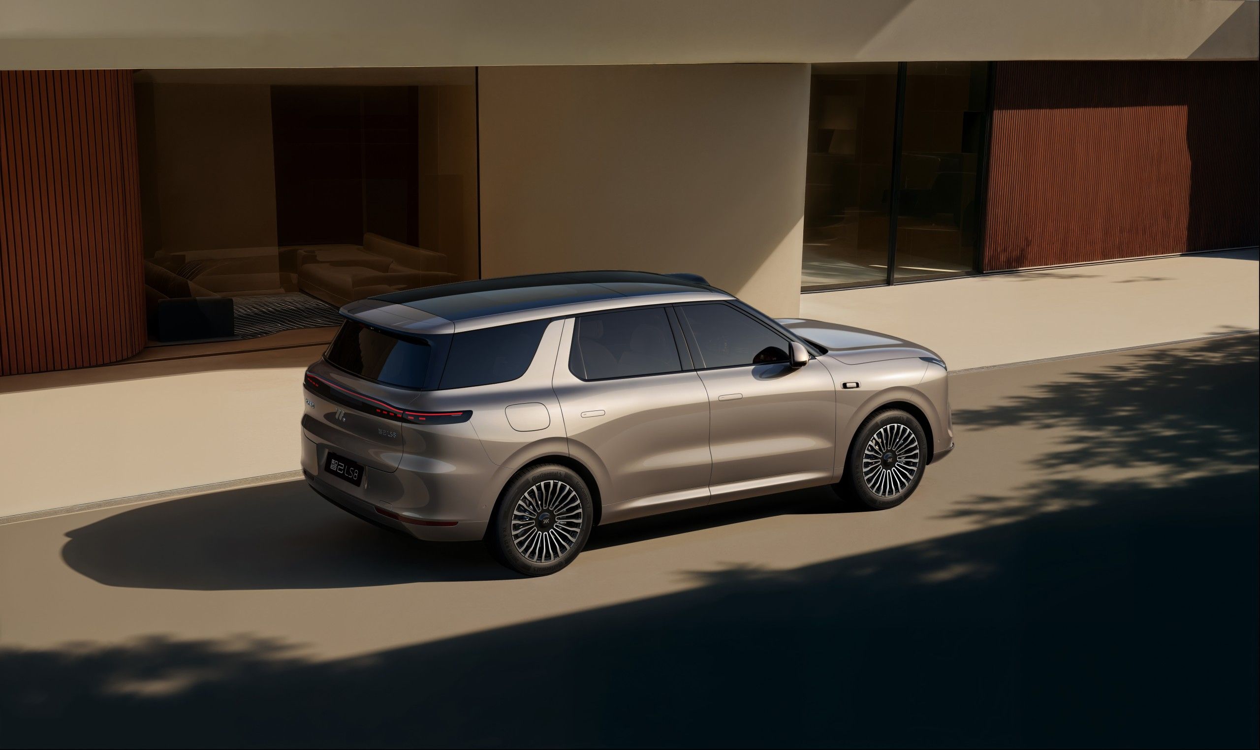 智己LS8正式开启预售，推4款车型/预售价25.98万起