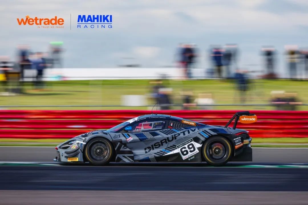 WeTrade 携手Mahiki Racing车队，征战英国银石大奖赛