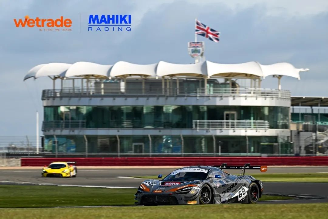 WeTrade 携手Mahiki Racing车队，征战英国银石大奖赛