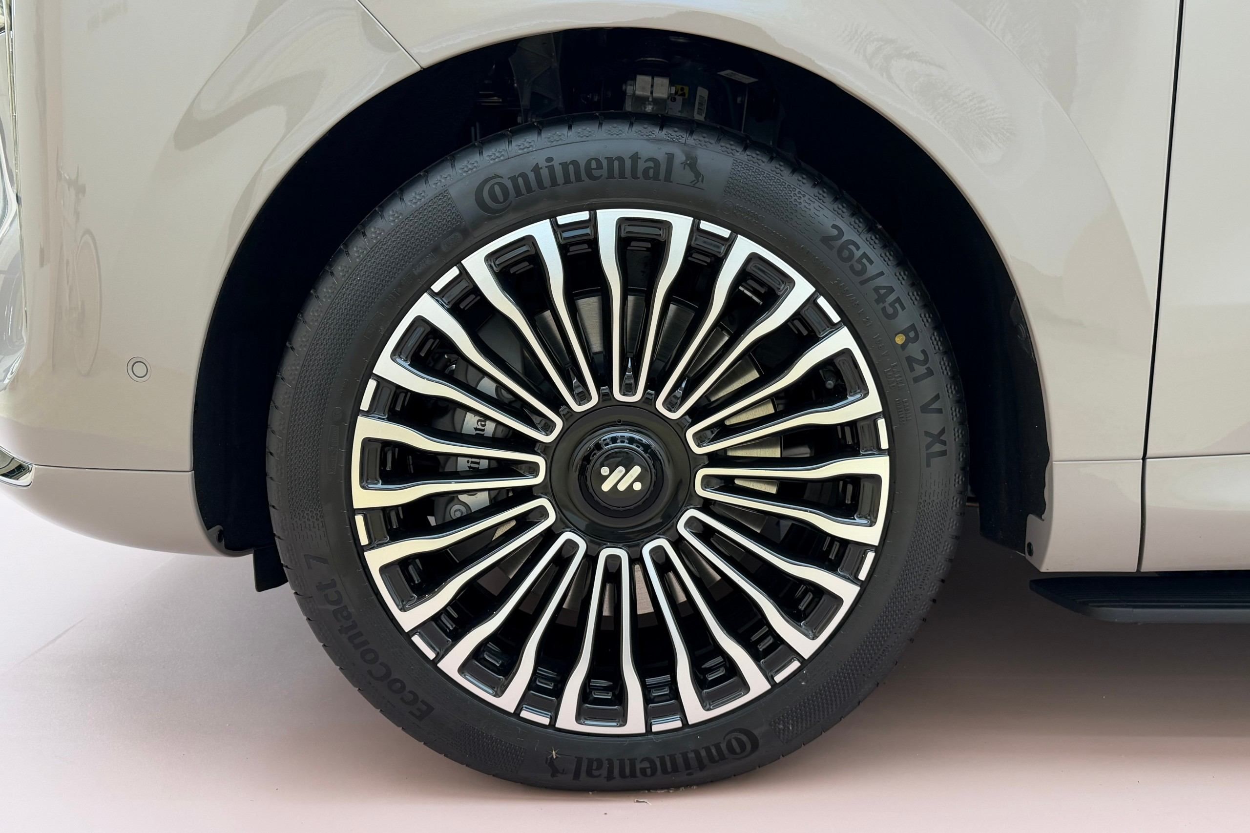 智己LS8正式上市，售价24.98万-29.98万元