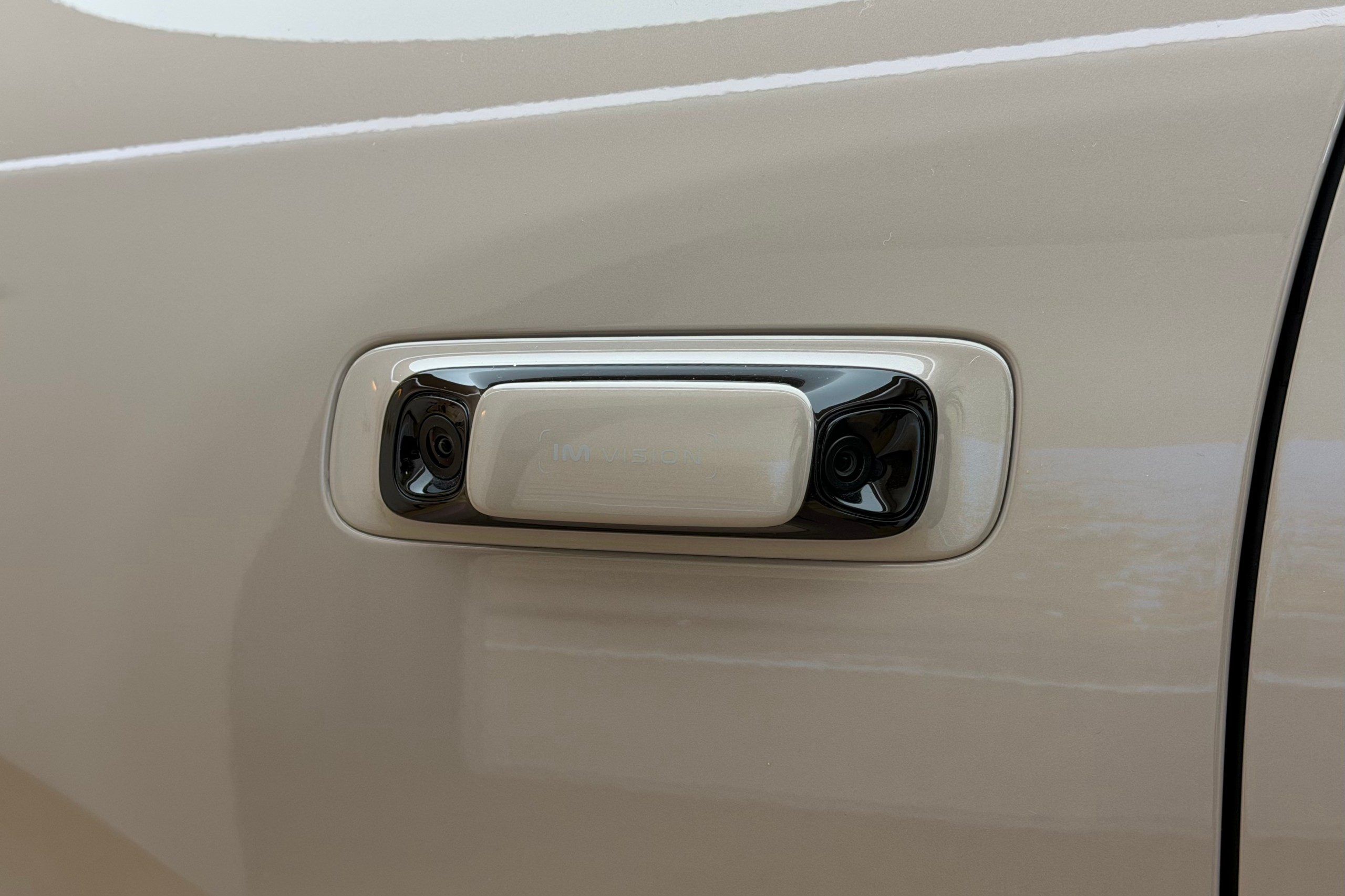 智己LS8正式上市，售价24.98万-29.98万元