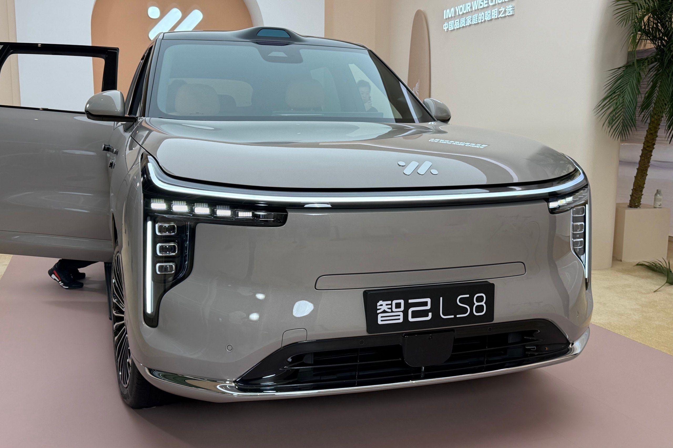 智己LS8正式上市，售价24.98万-29.98万元