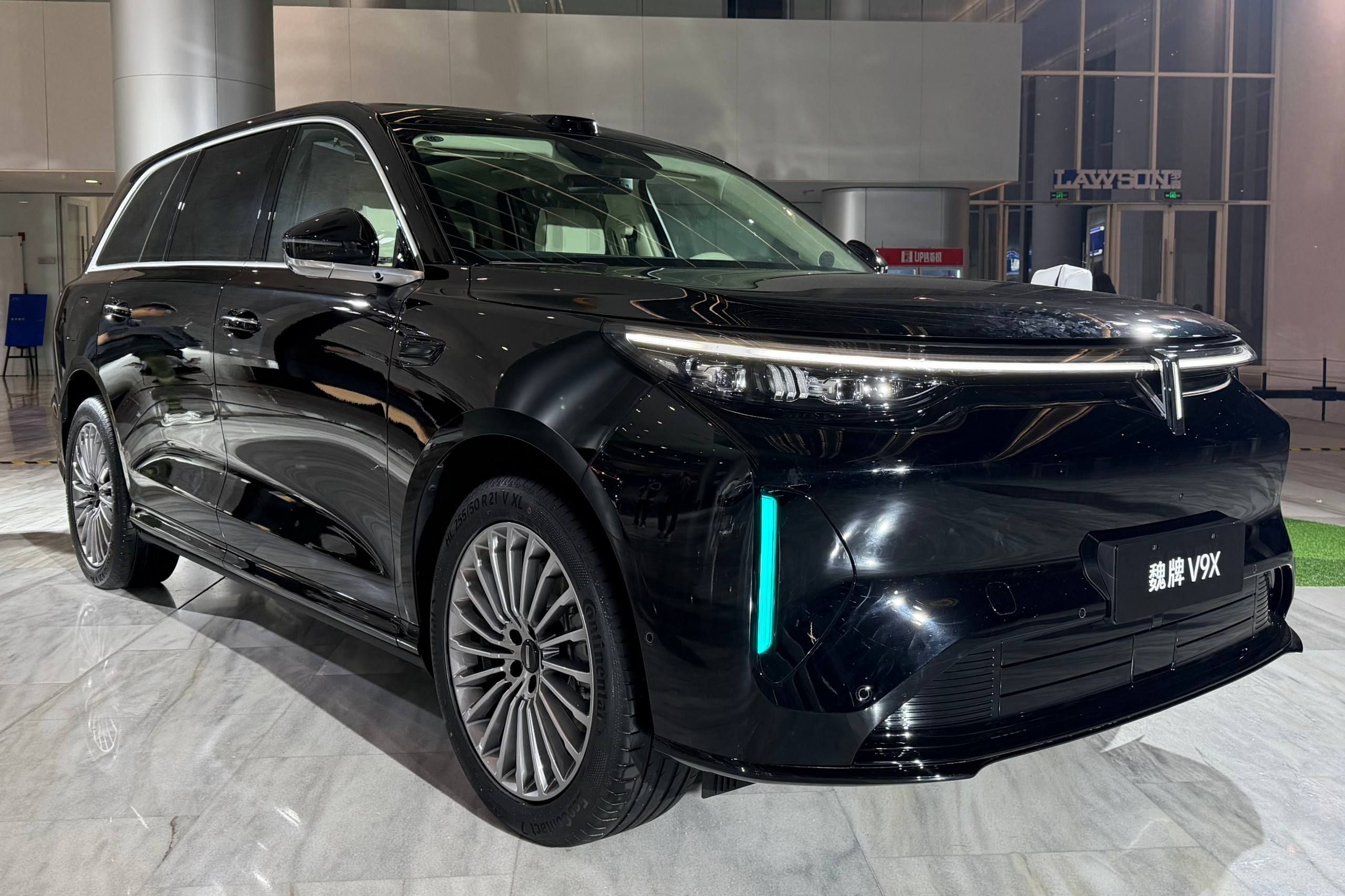 魏牌V9X预售价37.18万起，定位“AI豪华六座旗舰”