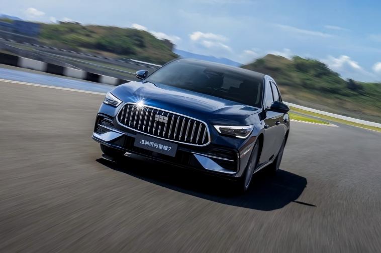 吉利银河星耀7预售价11.28万起，馈电油耗2L级