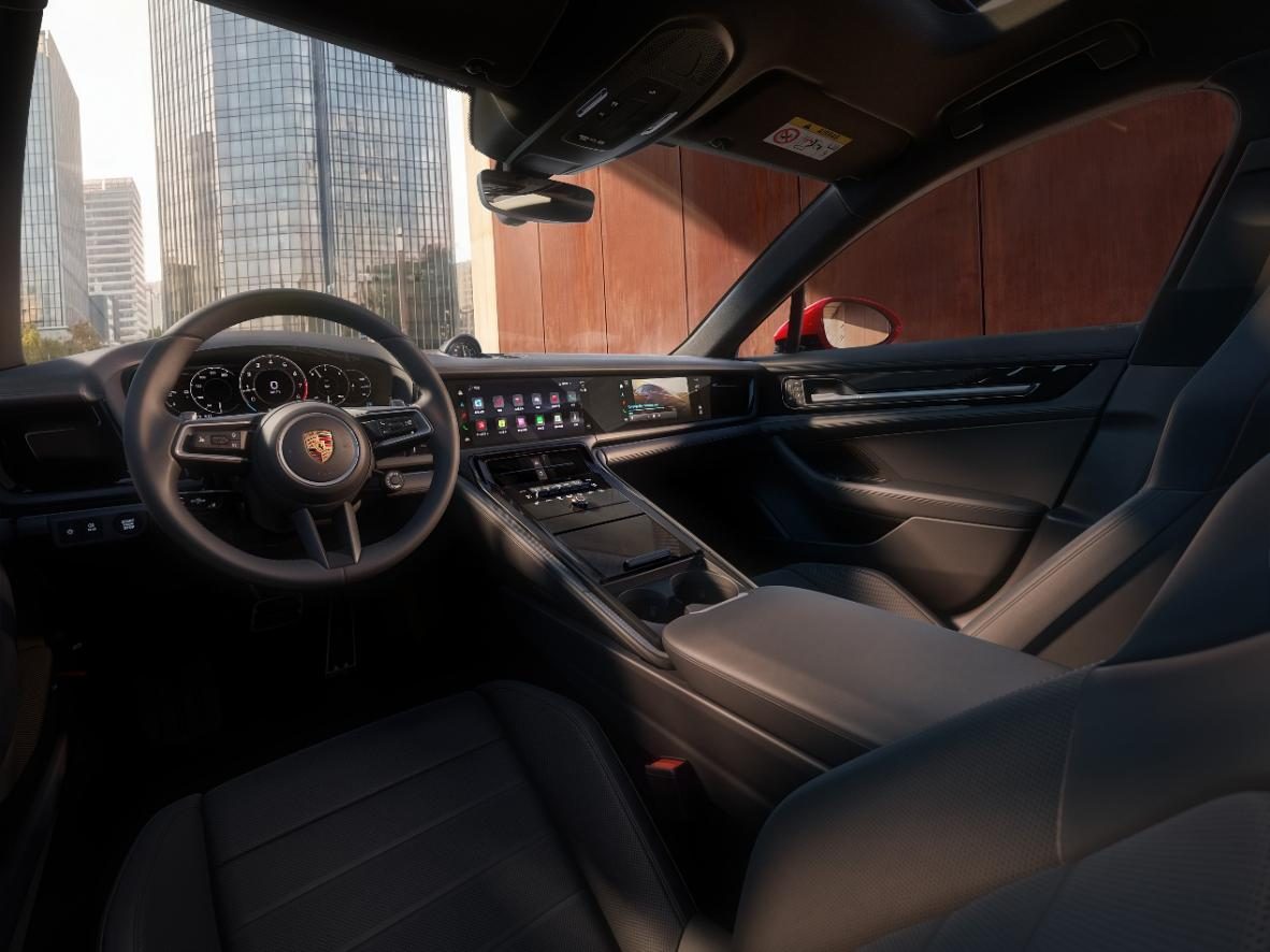 新款 Panamera 尽享版 现已到店，纯粹驾趣尽在其中