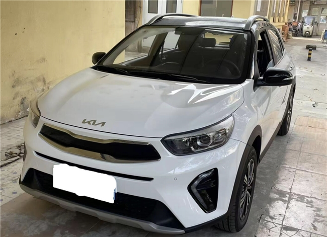 一口价5.59万的起亚奕跑：省油好开，新手停车无压力