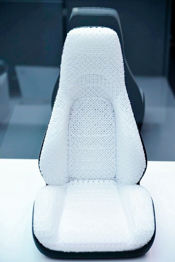 科思创TPU平行分层制造（PLM）工艺：汽车座椅材料技术的一次迭代