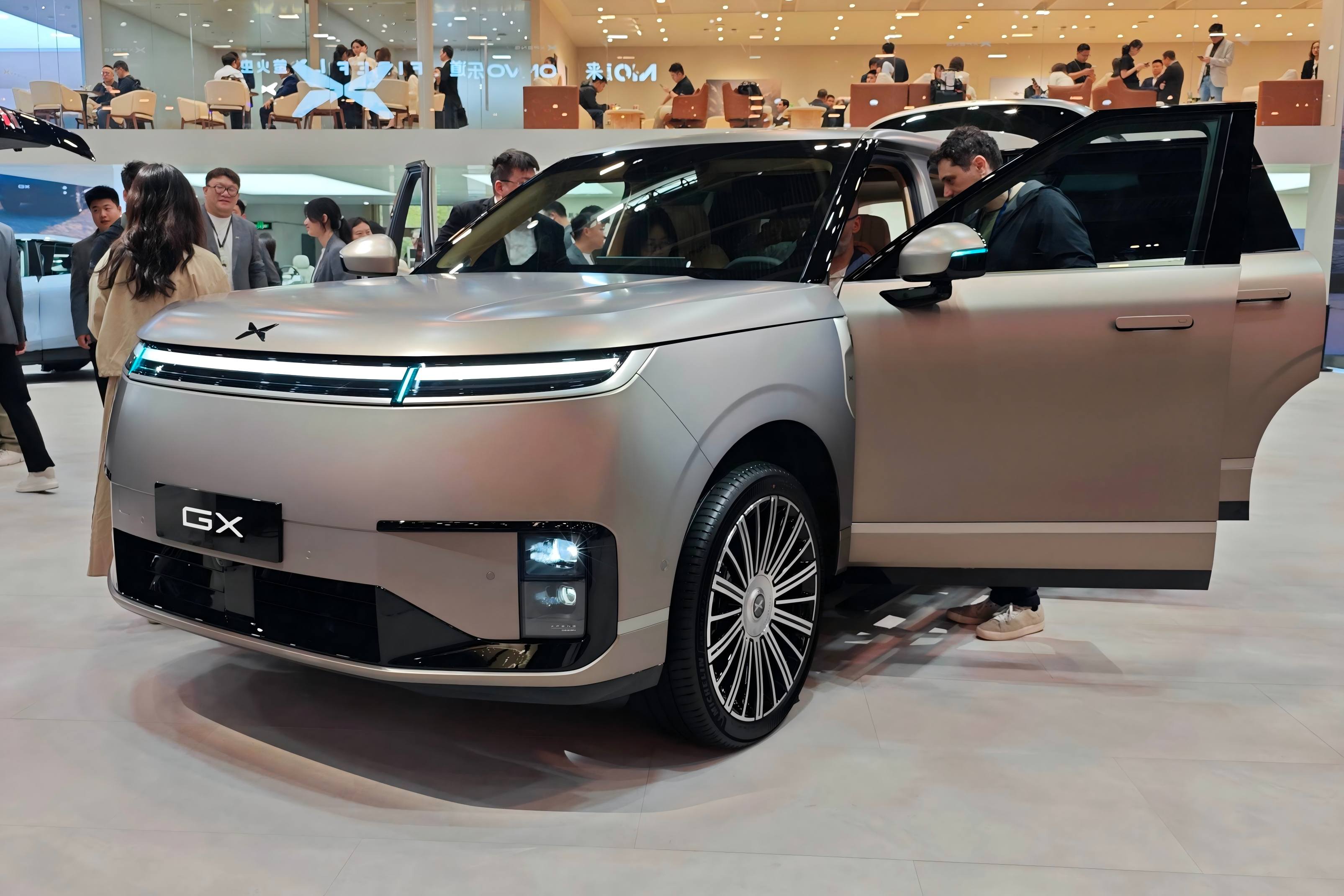 2026北京车展：小鹏GX亮相，预售价39.98万