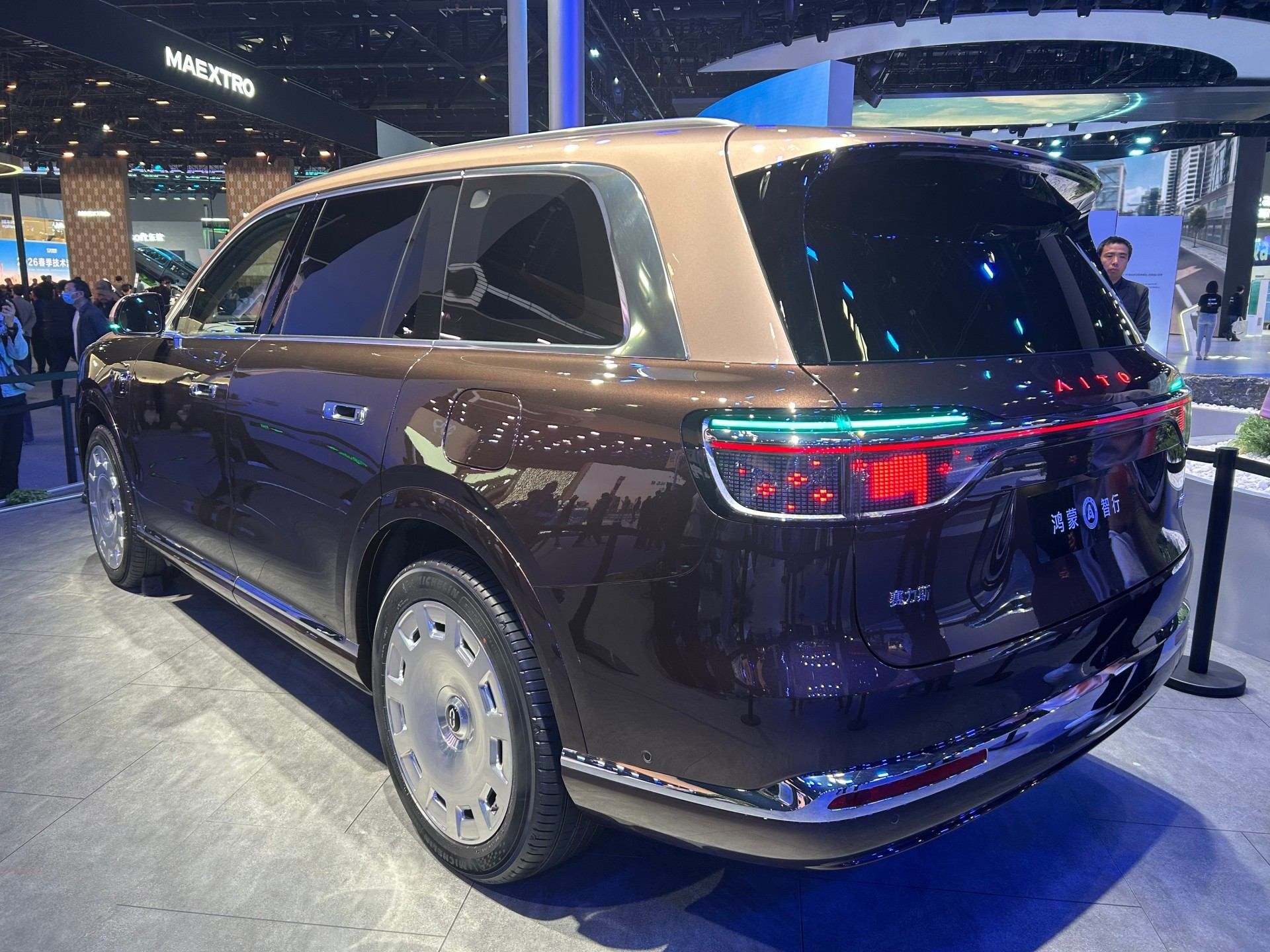 2026北京车展：全新问界M9亮相，配6激光雷达感知系统