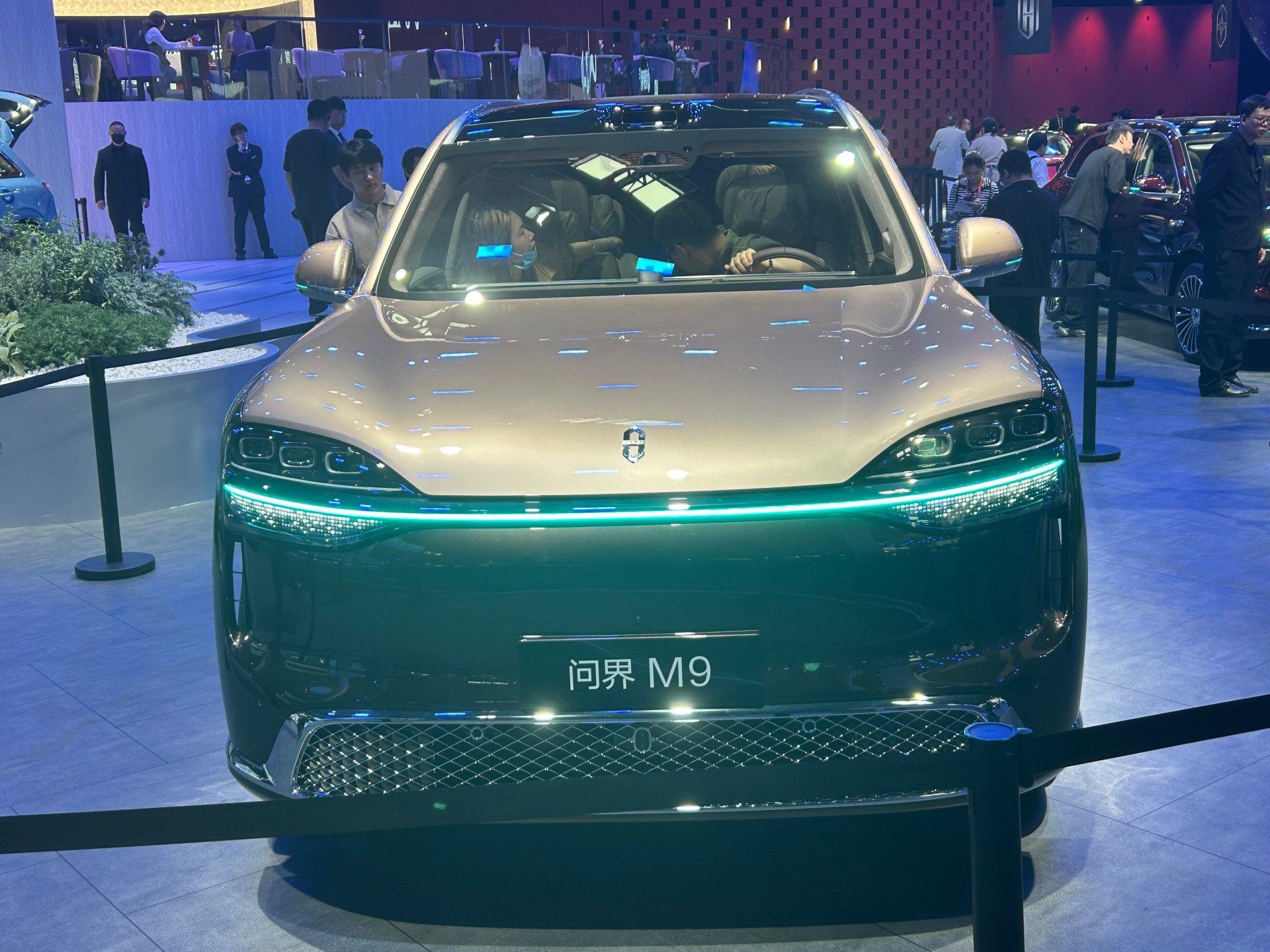 2026北京车展：全新问界M9亮相，配6激光雷达感知系统