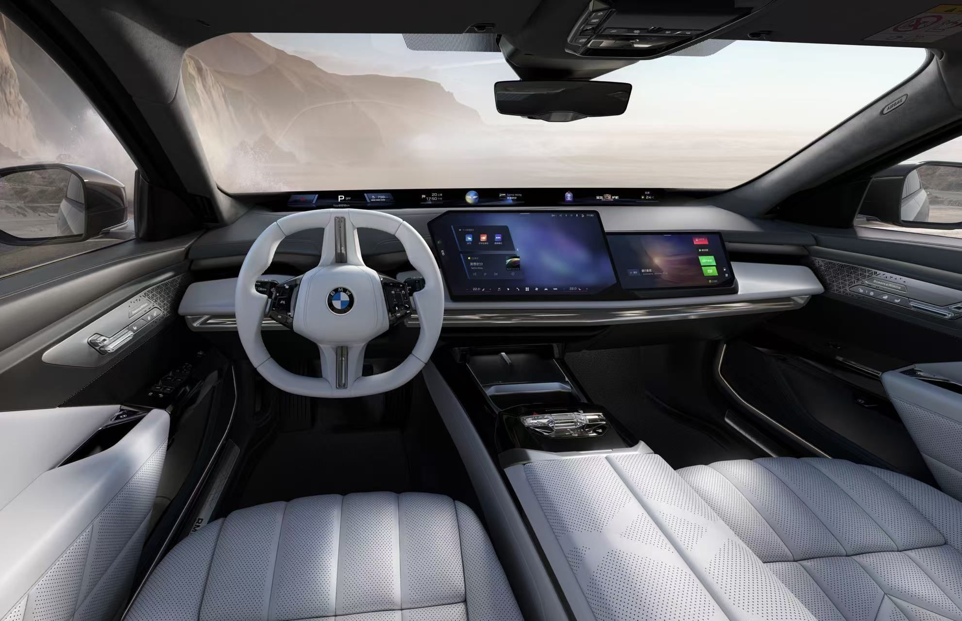 BMW全景iDrive中国实车首秀，AI多智能体协同驱动