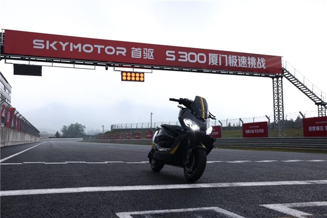 首驱S300刷新电摩最快圈速1分05秒，实测极速162km/h