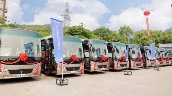 本土协同共筑绿色出行新生态奇瑞商用车20台纯电客车交付安奇租赁