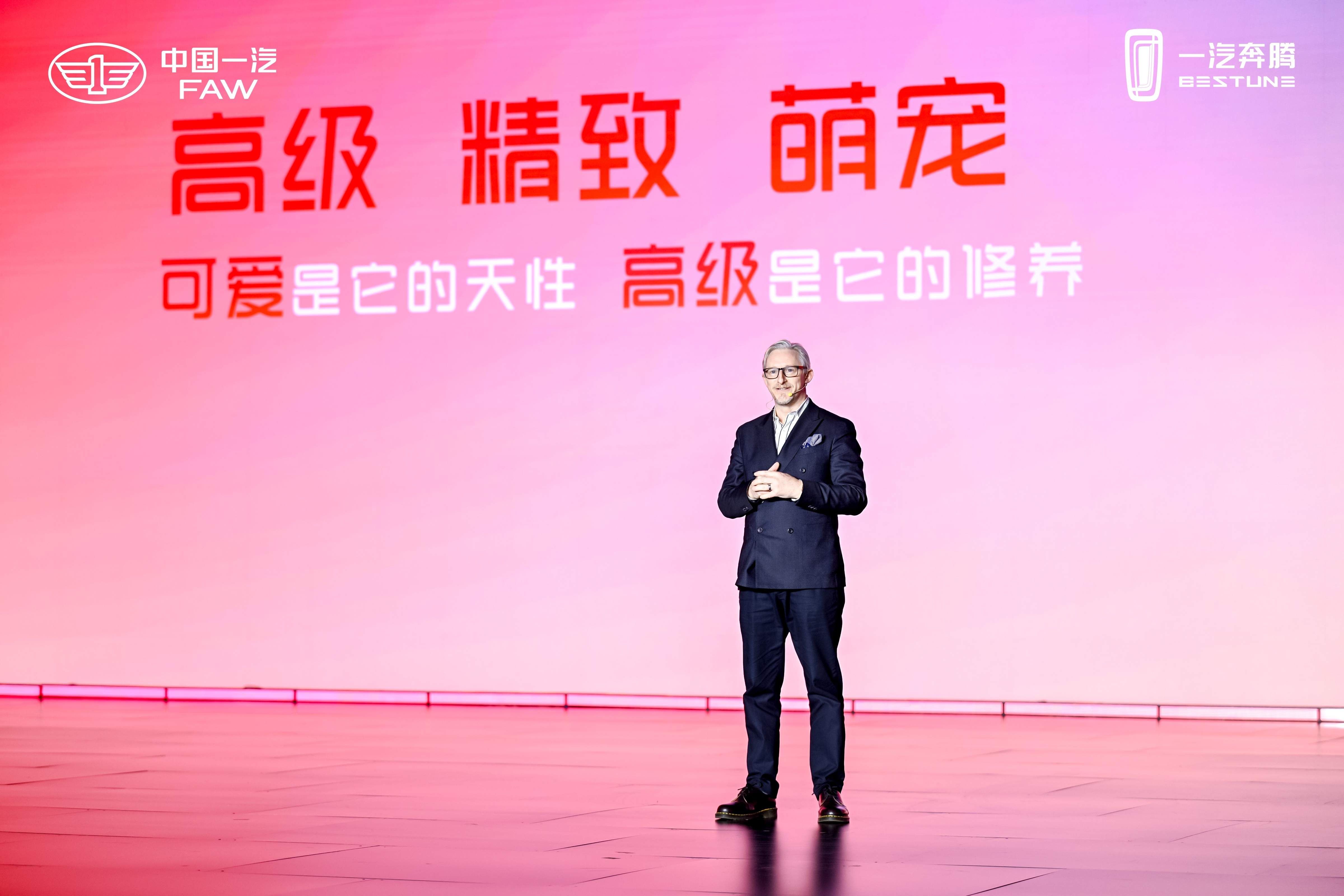 3.99万元起宁德精五门 一汽奔腾小马五门版全球上市