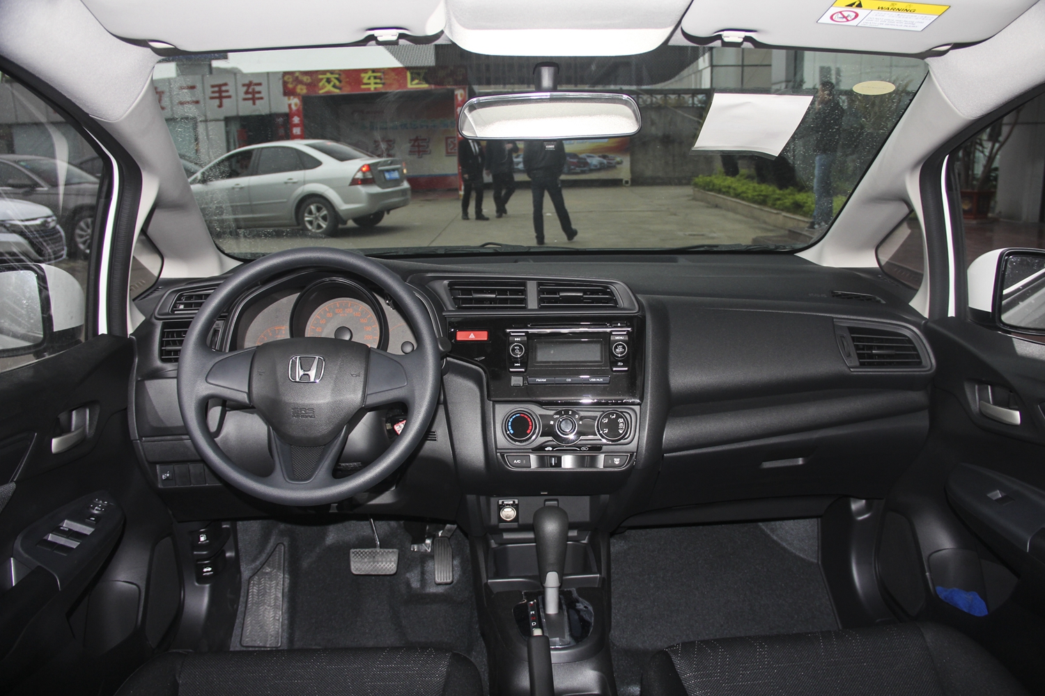 飞度新款最新优惠报价 外观时尚内饰精美