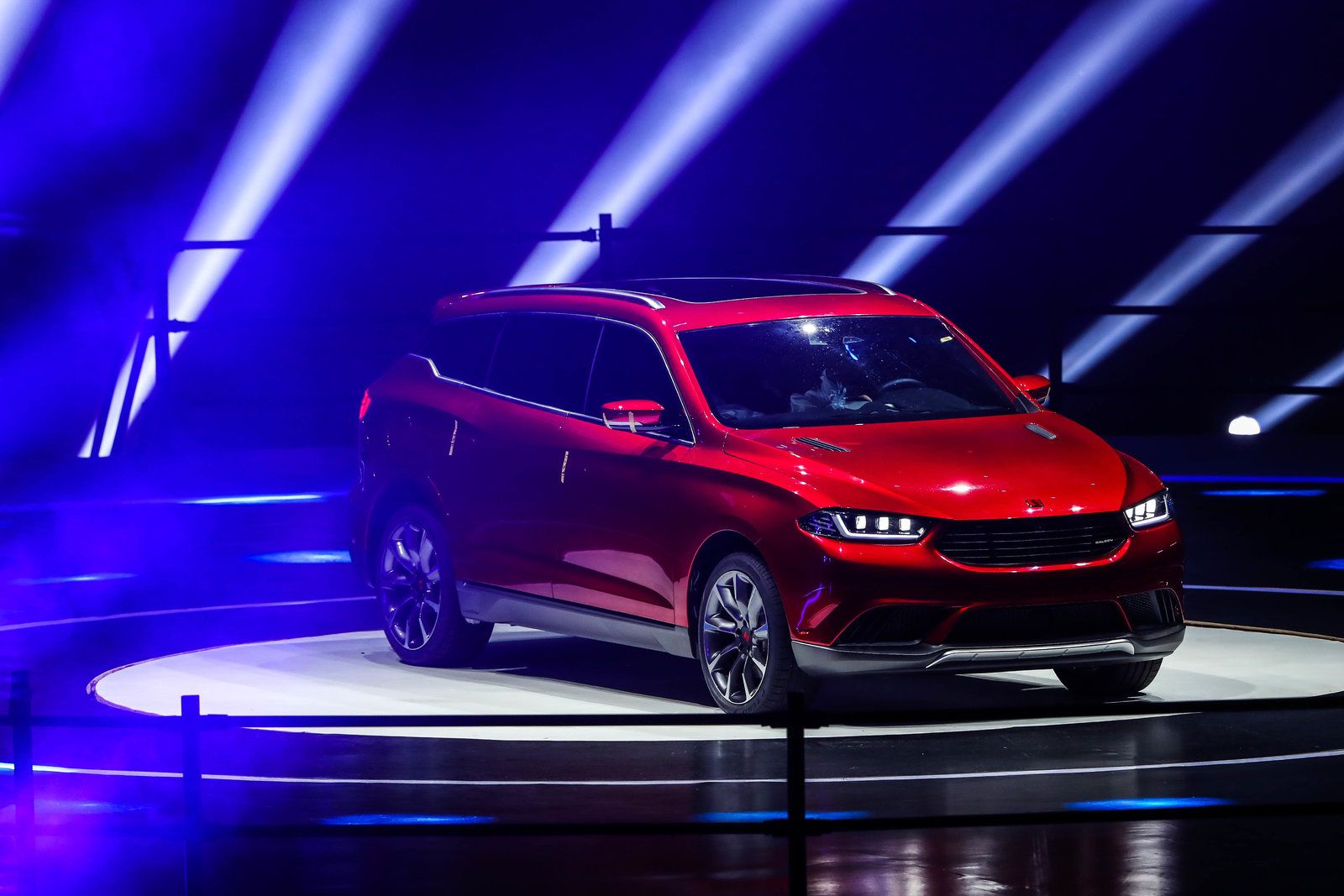 赛麟品牌之夜 携超跑 首款suv 电动车亮相